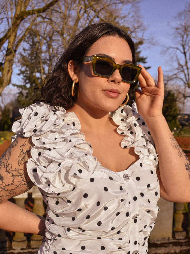 Teegan Olive Green Rectangular Sunglasses - Image 3